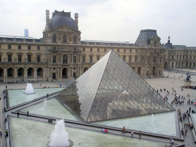 ルーヴル美術館のピラミッド